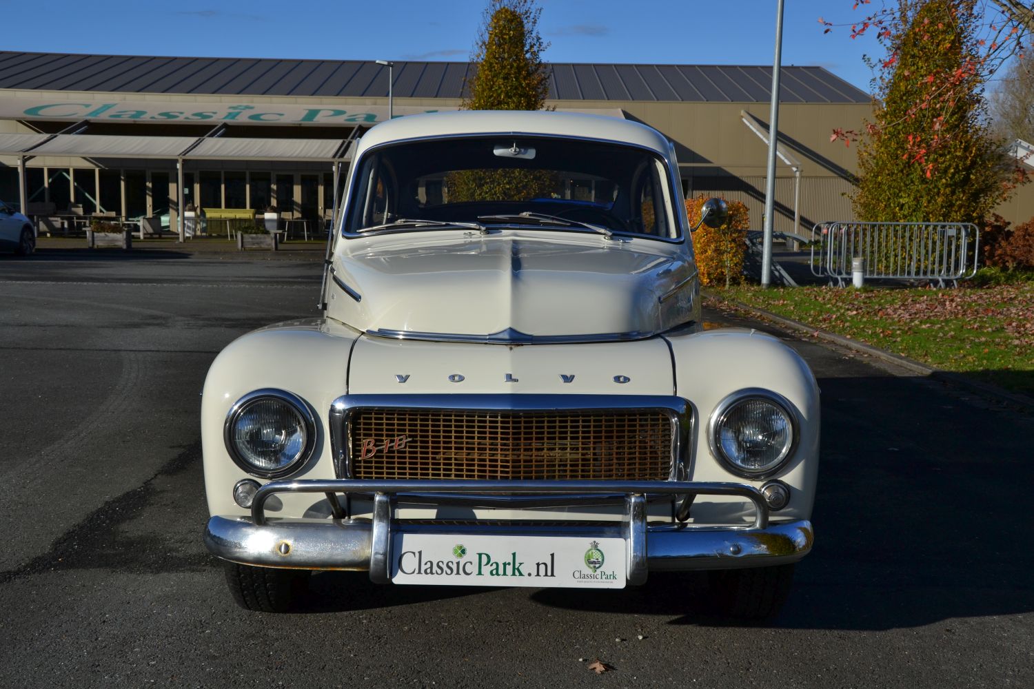Classic Park Cars | Volvo PV544